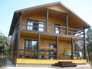 Фото деревянного дома из клееного бруса